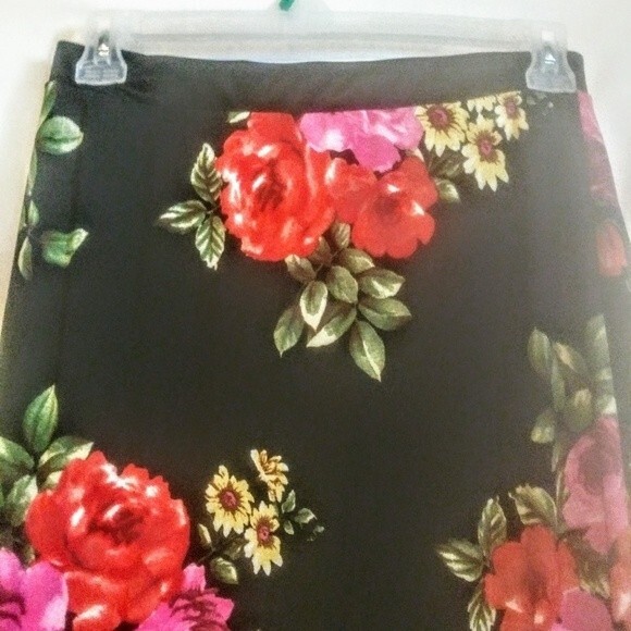 Plus Size Red Floral Maxi Skirt 2X - Picture 8 of 8
